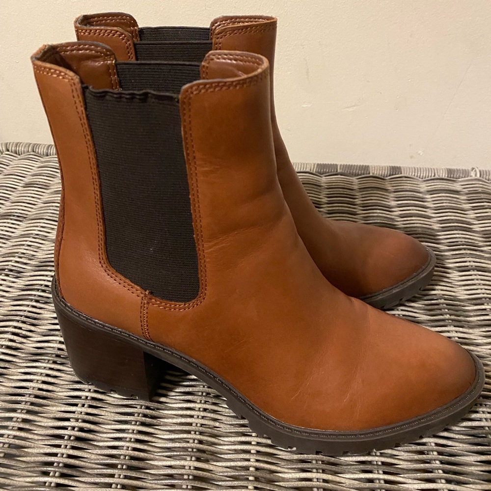 Women’s Vince Canute cognac leather  booties new